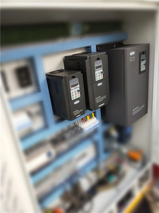 變頻器在系統(tǒng)中的應(yīng)用-易能變頻器-北京一級(jí)代理商?？藗愃闺姎? />
</a>
<span><a href=